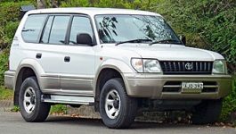 330px-1998_Toyota_Land_Cruiser_Prado_(VZJ95R)_GXL_5-door_wagon_(2011-03-10)[1]
